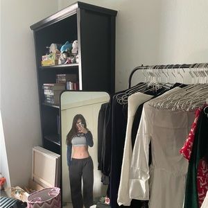 long sleeved New York crop top